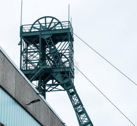 Foto de Torre minera de la mina Asse, una mina de investigación para residuos radiactivos cerca de Wolfenbuettel en Baja Sajonia Alemania - Imagen libre de derechos