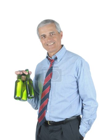 Téléchargez les photos : Homme d'affaires avec trois bières isolées sur fond blanc - en image libre de droit