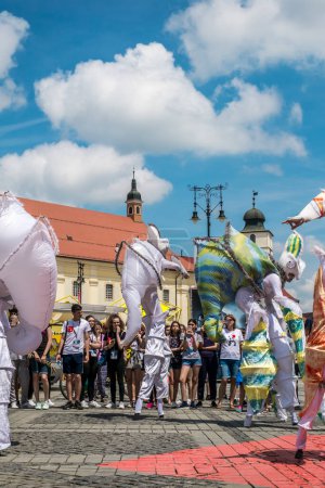 Téléchargez les photos : Équipe de danse caméléons d'Allemagne au festival international de théâtre - en image libre de droit