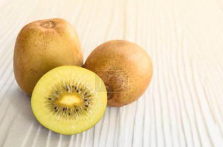 Téléchargez les photos : Vue rapprochée des fruits frais du Kiwi - en image libre de droit