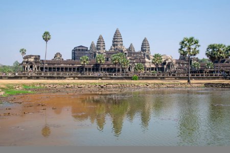 Foto de View of the main temple at Angkor wat - Imagen libre de derechos