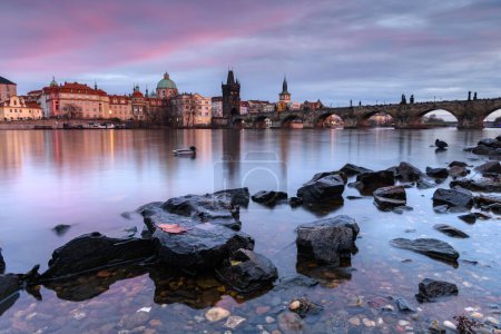 Foto de Puesta de sol en Praga. Hermoso fondo - Imagen libre de derechos