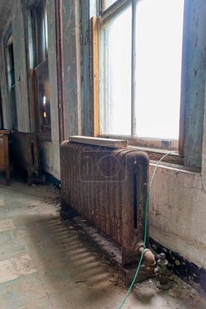 Foto de Oxidado vintage radiador vista de fondo - Imagen libre de derechos