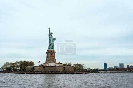 Foto de Estatua de la Libertad en Ellis Island en Estados Unidos - Imagen libre de derechos