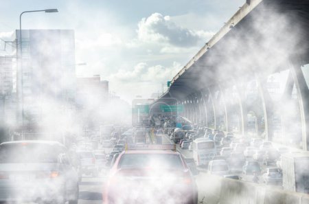 Foto de Vista de fondo de humo de escape del coche - Imagen libre de derechos