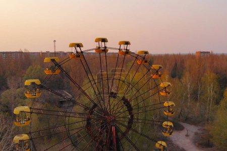 Téléchargez les photos : Parc d'attractions déserté de la ville Pripyat
. - en image libre de droit