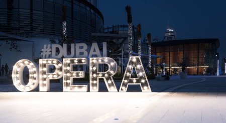 Foto de Dubai Opera Tag en la ciudad - Imagen libre de derechos