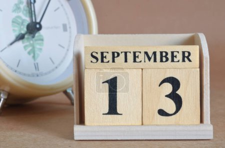 Foto de Primer plano de calendario de madera con 13 de septiembre - Imagen libre de derechos
