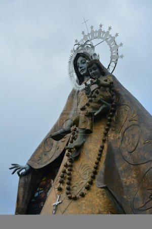 Téléchargez les photos : Regina Rica Façade de la statue Rosarii à Tanay, Rizal, Philippines - en image libre de droit