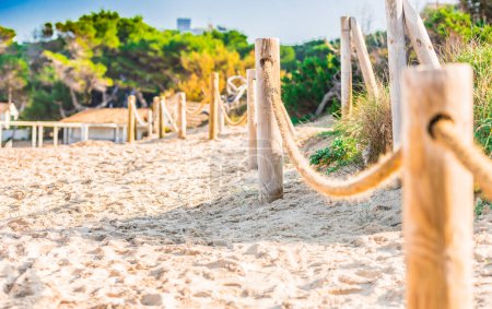 Téléchargez les photos : Dunes de sable sur la plage de Cala Agulla sur l "île de Majorque, Espagne - en image libre de droit