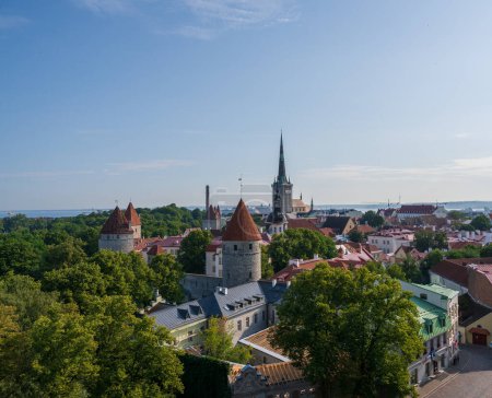 Téléchargez les photos : Surplombant Tallin, capitale estonienne - en image libre de droit
