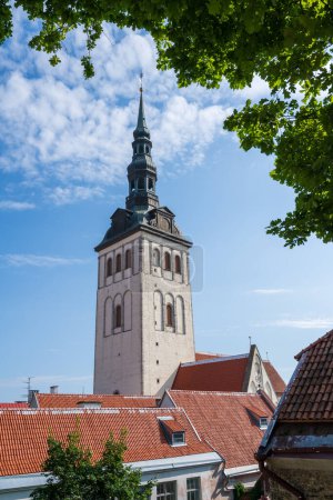 Téléchargez les photos : Église St Olaf à Tallinn, Estonie - en image libre de droit