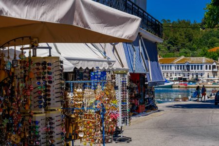 Téléchargez les photos : Thassos île grecque boutique de souvenirs - en image libre de droit