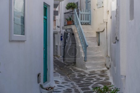 Foto de "Mykonos, Grecia callejuelas encaladas." - Imagen libre de derechos