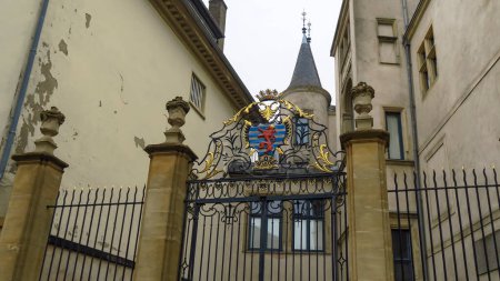 Téléchargez les photos : "Luxembourg Ville Palais Grand Ducal Armoiries façade détail." - en image libre de droit
