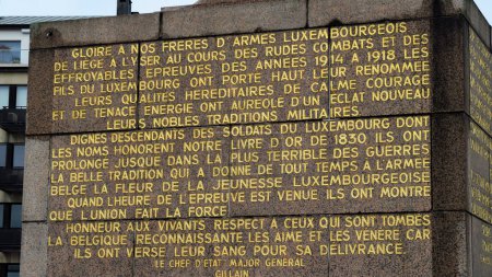 Foto de "Ciudad de Luxemburgo, Estatua de Luxemburgo Gelle Fra, Monumento al Recuerdo en la Plaza de la Constitución." - Imagen libre de derechos