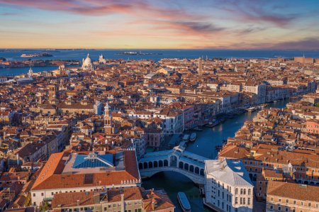 Foto de La última foto aérea del atardecer de Venecia que necesitarás - Imagen libre de derechos