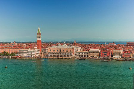 Foto de Hermoso horizonte de Venecia con Campanile y el Gran Canal - Imagen libre de derechos