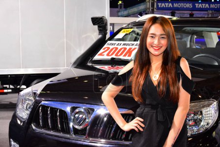 Foto de Modelo femenino Foton en Manila International Auto Show en Pasay - Imagen libre de derechos
