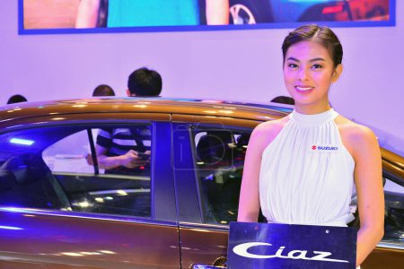 Foto de Suzuki female model at Manila International Auto Show in Pasay - Imagen libre de derechos