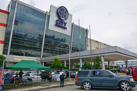 Foto de "SM Ciudad Marikina centro comercial fachada en Marikina, Filipinas" - Imagen libre de derechos