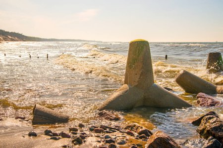 Foto de Mar Báltico en Polonia con rompeolas - Imagen libre de derechos