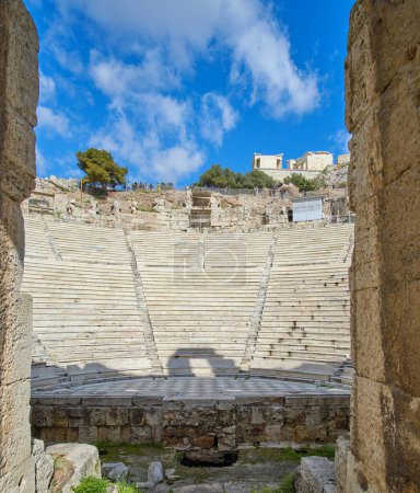 Foto de "Teatro de las ruinas de Dionysus, Acrópolis, Atenas, Grecia" - Imagen libre de derechos