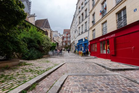 Téléchargez les photos : Side street à Paris - en image libre de droit