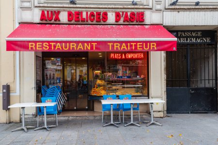 Téléchargez les photos : Un restaurant coloré à Paris - en image libre de droit