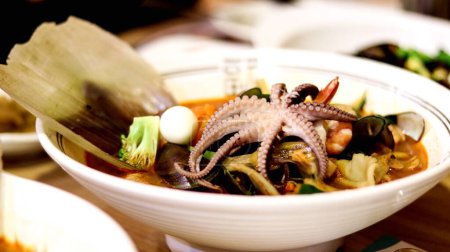 Téléchargez les photos : "soupe de nouilles ramen aux fruits de mer" - en image libre de droit