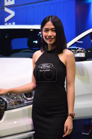 Téléchargez les photos : "Ford modèle féminin au Salon International de l'Auto de Manille à Pasay - en image libre de droit