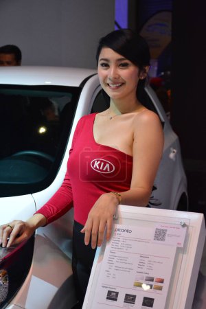 Foto de "Modelo femenino de motores Kia en Manila International Auto Show - Imagen libre de derechos