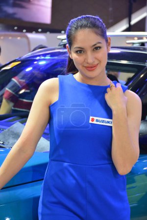 Téléchargez les photos : Suzuki female model at Manila International Auto Show in Pasay - en image libre de droit