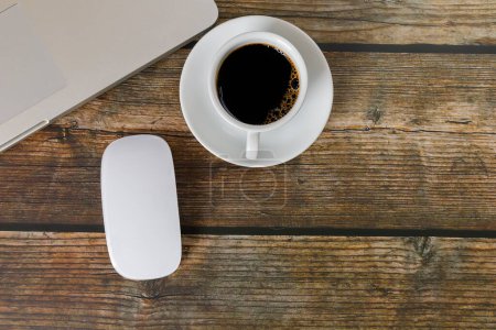 Téléchargez les photos : Top view Laptop, mouse, coffee on wood table. Laptop, mouse, esp - en image libre de droit