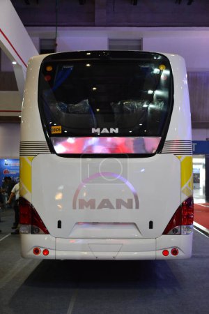 Foto de Autobús de hombre en el Salón Internacional del Automóvil de Filipinas - Imagen libre de derechos