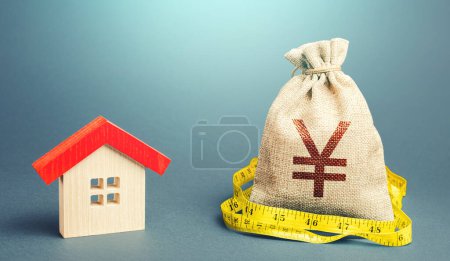Téléchargez les photos : "Maison et un sac d'argent Yen Yuan. Prêt hypothécaire. Évaluation immobilière. Achat et vente, juste prix. Entretien des bâtiments. Calcul des frais d'achat, de construction et de réparation." - en image libre de droit