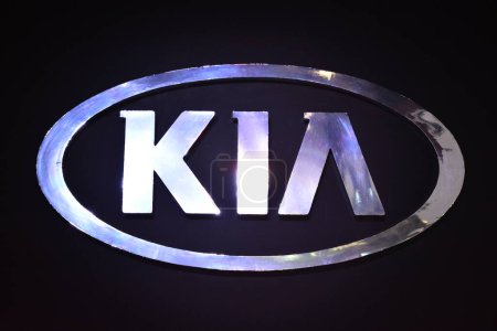 Téléchargez les photos : Kia signe au Salon international de l'auto de Manille à Pasay, Philippines - en image libre de droit