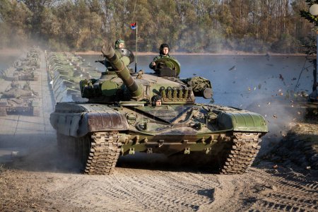 Téléchargez les photos : Char de combat principal de l'armée serbe M84 (version soviétique T-72)) - en image libre de droit