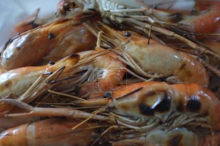 Téléchargez les photos : Crevettes grillées ou crevettes grillées, fruits de mer thaïlandais - en image libre de droit