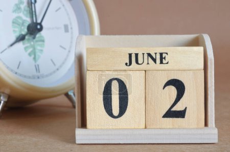 calendrier en bois avec mois de juin, concept de planification