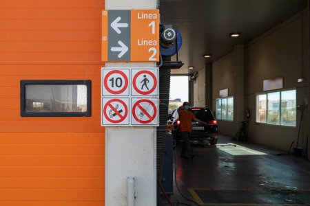 Téléchargez les photos : Station numéro 5011 pour l'inspection technique des véhicules en Aragon, Espagne - en image libre de droit