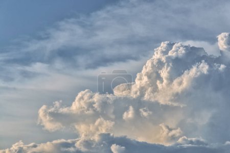 Foto de Nubes hermosas en el cielo, fondo nuboso - Imagen libre de derechos