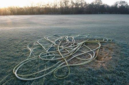 Foto de Cuerda en campo de fútbol vacío puesta del sol - Imagen libre de derechos