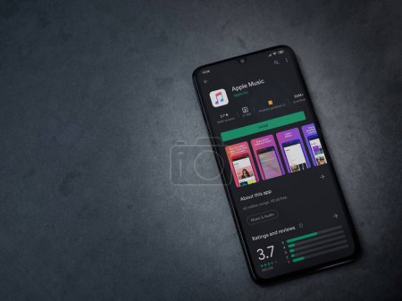Foto de Apple Music App Play Store página en la pantalla de un móvil negro - Imagen libre de derechos