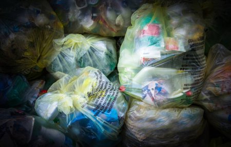 Téléchargez les photos : Sacs poubelles en plastique, gros plan - en image libre de droit