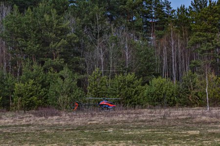 Téléchargez les photos : Hélicoptère radio-commandé, image colorée - en image libre de droit