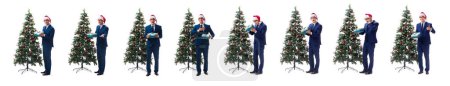 Téléchargez les photos : Homme d'affaires décorant arbre de Noël isolé sur blanc - en image libre de droit