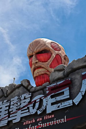 Foto de "OSAKA, JAPÓN - 17 de junio de 2020: Ataque a Titán / Carrera por la Supervivencia Signo XR Ride en Universal Studios Japón en Osaka, Japón Atracción limitada de temporada." - Imagen libre de derechos