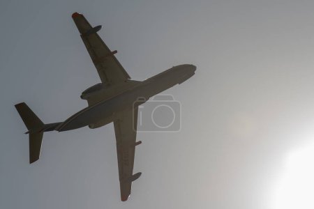 Téléchargez les photos : Avions à l'aéroport international - en image libre de droit