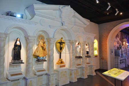 Foto de Exposición de estatuas de Santo Christo de Longos en el Museo Chinatown - Imagen libre de derechos